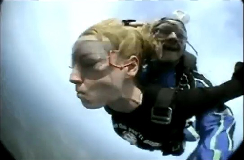 纽约后少女作家真实故事《不要和鲨鱼接吻