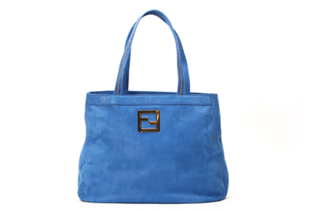 藍色霧面購物袋,FENDI, NT$40,800。