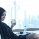 女人的楚楚可憐的代價是犧牲自己的權益或是想要討好所有的人。