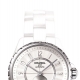 全新的 Chanel J-12 365 一如香奈兒女士精神的化身,一年365天,誰都可以讓品味伴著你的珍貴生活片段。