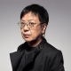許鞍華配戴Piaget Altiplano超薄鑲鑽腕錶和Limelight玫瑰金及白玉髓耳環,帶出其出眾的知性與品味