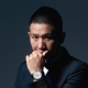 趙德胤配戴充滿現代感的Piaget Altiplano白金鑲鑽超薄腕錶,彰顯其簡約典雅的氣質