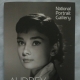還有一些她曾拍過的雜誌封面,從1948年第一本封面到1993年她去世那年最後一本