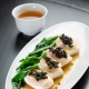 豉汁帶子蒸豆腐 TWD880 馥郁鹹香的豉汁與清甜的干貝、豆腐碰撞出完美的絕佳滋味。