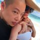 Jason Wu和Jennifer Fisher於婚禮上合影,吳季剛手上婚戒是Jennifer Fisher特別設計的