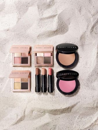 BOBBI BROWN 陽光輕吻沙灘限量系列來自邁阿密沙灘及密西根湖的金色陽光,為你的肌膚吻上古銅光芒。