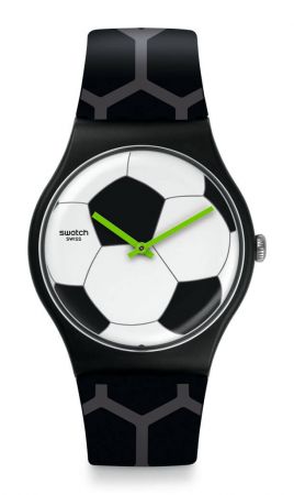 SWATCH 2016年 歐洲盃 特別紀念錶錶扣圈繪有一隻白色的獎盃,黑白足球錶盤上,搭載的綠色指針,代錶重要賽事的草皮球場,黑色霧面矽膠錶帶,佐以灰色足球印花,質感印刷呼應足球概念。