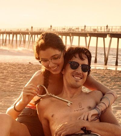 Ray-Ban Clubround 光學鏡和太陽鏡OPEN YOUR HEART在愛的包圍下,敢於袒露最脆弱的一面。