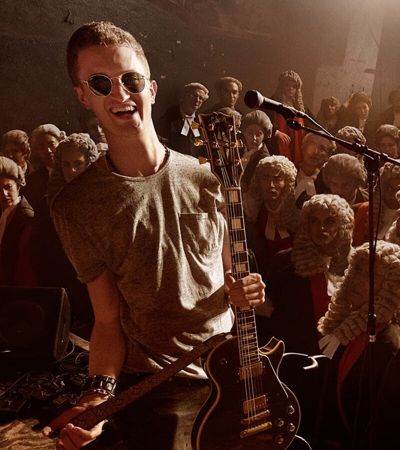 Ray-Ban Round FACE CRITICS勇於釋放和展露自我,無懼任何令人難堪、拒絕和冷 落的態度。