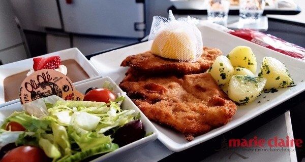 尼基柏林航空飛機餐被評為「高空中最美味炸雞」的稱號