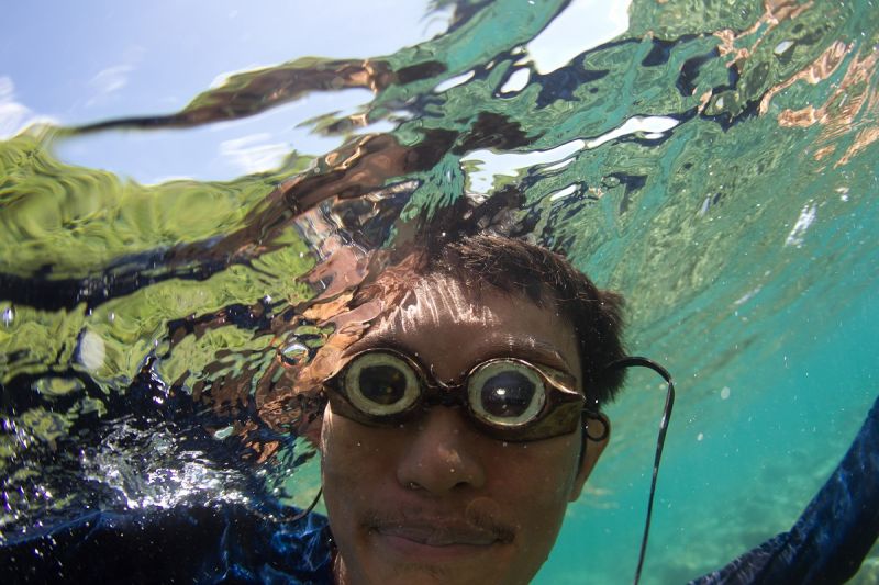 延續過去十年支持海洋保育的使命,海洋拉娜去年開始贊助新銳海洋探險家,其中一位是與臨海社區長期合作,瞭解如何維護海岸線與海洋生態的保育家兼攝影師Shannon Switzer,此照片為Shannon Swizter Photo Journal,藉由他與海洋不同的故事、研究與保育工作,讓更多人了解海洋,並期望能實現大家共同的願望,與海洋能互相照顧彼此。