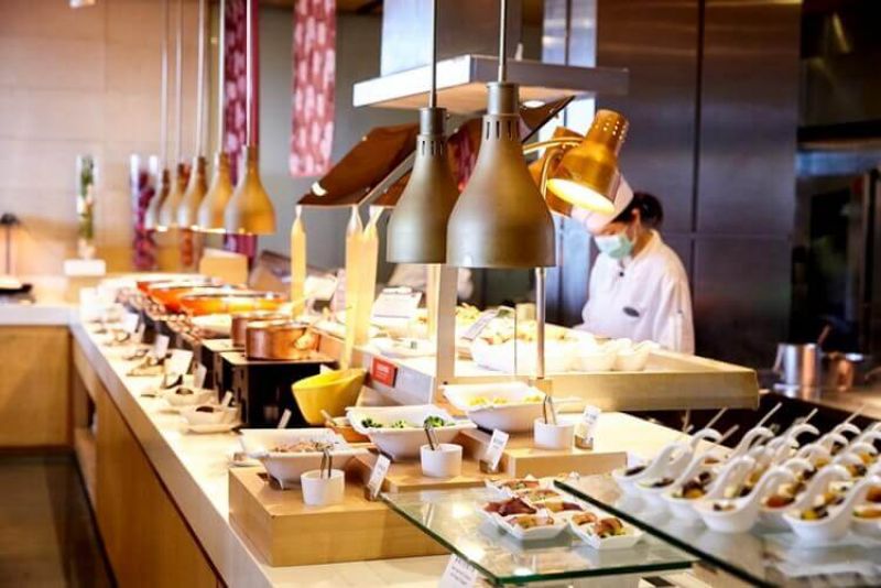 飯店內提供Buffet餐廳等