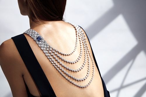 Signature de Chanel 高級珠寶系列2016年,Chanel 高級珠寶工坊首次推出以菱格紋圖騰為主軸的頂級珠寶系列,全系列共48 款,向靈感起源致敬。