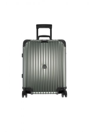 MONCLER & RIMOWA 特別合作系列:歐規四輪登機箱 (容積45升),NT$57,300。