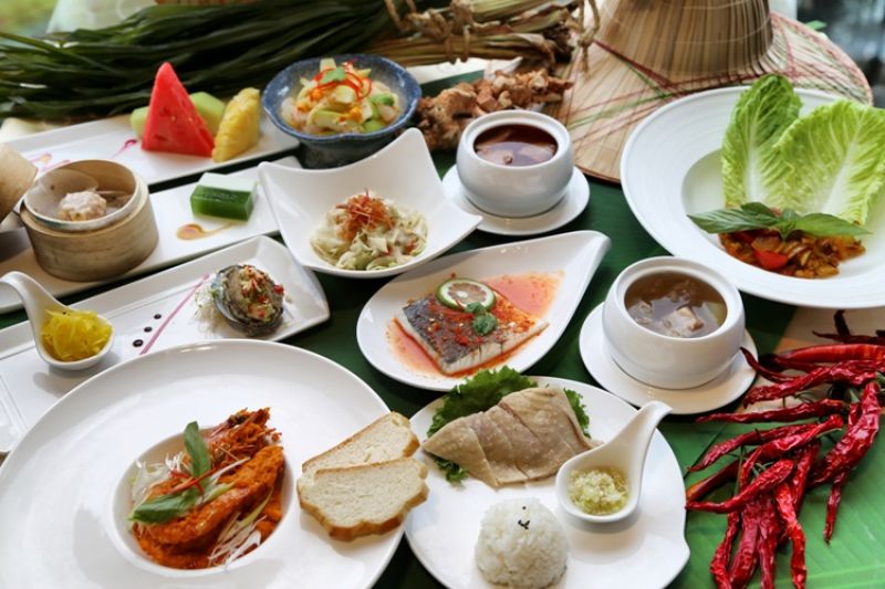 餐飲方面,特別推出夏日最開胃的「南洋美食節」,並邀請泰國名廚客座,用心結合在地食材,讓傳統口味蹦出新滋味。