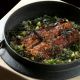 鰻魚釜飯_使用日本夏季最常使用的鰻魚,搭配米糠醃漬過的小黃瓜及安康細蔥,在暑氣正盛時補充元氣