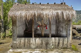 阿里關的公廨是楠梓仙溪與荖濃溪兩大流域,所有大武壠部落中保存最古老的公廨。目前小林村民分居的三地中,只有五里埔社區建有公廨,也是舉行小林夜祭的地方。