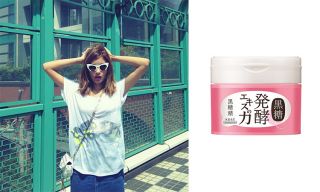 黑糖精彈力多效記形凝凍1瓶6效~化粧水、精華液、乳液、乳霜、凍膜、按摩霜容量90g/建議售價468元擁有化粧水、精華液、乳液、乳霜、凍膜和按摩霜功效,只要1瓶,從基礎保養到密集修護通通到位!Q彈質地輕觸肌膚時如同被吸附迅速滲透至肌膚,使用後肌膚表層極清爽不黏膩,充分潤澤作用,從底層展現水嫩飽滿。同時賦予肌膚滋潤力+保濕力+彈力外,Q彈質地在每次沾取後立即恢復平坦張力,宛如帶給肌膚相同的Q彈美肌效果。