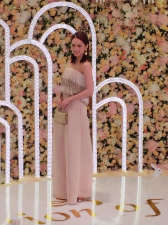 楊丞琳身穿MS IDEAS 2016 Daywear系列的裸色流蘇褲裝,帥氣現身