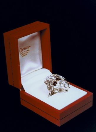 伊莉莎白泰勒Elizabeth Taylor和李察波頓Richard Burton的定情珠寶,Cartier一顆近70克拉的鑽石。