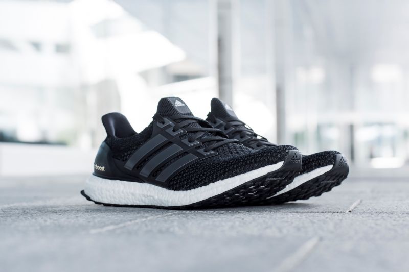 男鞋:BB3909 / $5,690;尺寸:UK7-12.5女鞋:BB3910 / $5,690;尺寸:UK4-7