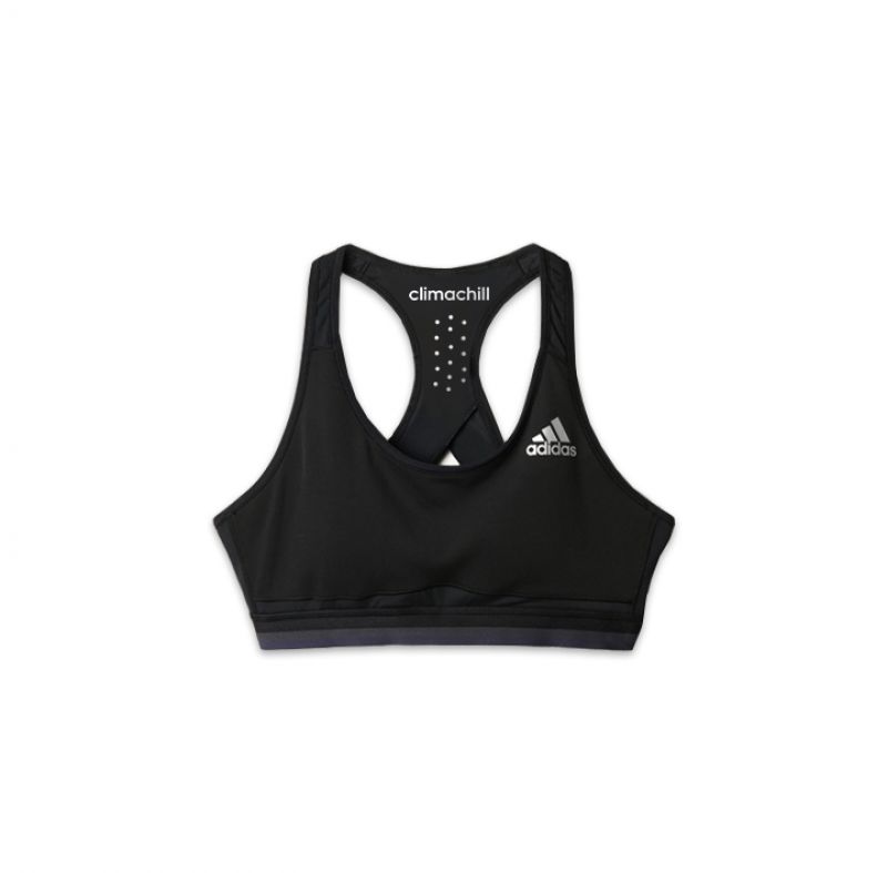 adidas特別為女性打造全系列秋冬運動服飾,採用獨家CLIMACOOL®涼爽透氣科技與CLIMALITE®吸濕排汗機能布種,推出各種類型的運動訓練款式,讓女孩們在認真鍛鍊的同時,也能穿得舒適與時尚魅力,更顯活力女孩的耀眼動人。