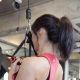 「adidas除了能完美修飾身材的黑色款,建議大家不妨為自己添購一些寶藍、桃紅、珊瑚粉…等亮色系,會讓整個人看起來很有活力之外,粉紅色系會讓妳在運動時也覺得自己『很甜美』,亮藍、亮黃色則會讓妳顯得很潮喔~」