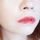 使用的色號是CLIO「光撩鏡感羽絨唇膏」01時尚漾紅,而且我發誓我沒擦護唇膏,根本太滋潤了吧!!!