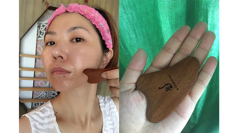 搭配「后-天氣丹津率享紅山蔘清氣面膜 」的紫檀木按摩片設計非常貼心,每一個角度都有不同對應的位置和功效,可以按摩眼周、下巴、額頭、臉頰等,全方位、無死角的保養提升肌膚的緊實度。