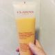 CLARINS橘子潔顏優酪 One Step Gentle Exfoliating Cleanser這款克蘭詩的去角質洗面乳是慧川近期很推的去角質商品,因為本身的皮膚角質肥厚卻又很敏感,所以對於去角質的產品一向又愛又恨,不敢隨便嘗試,但這款去角質的效果很好,洗完臉也不會緊繃泛紅相當溫和,而且有很舒服的香氣,非常推薦。推薦者:Marie Claire 採訪編輯 郝慧川
