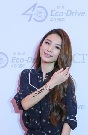 CITIZEN女錶代言人田馥甄,手戴CITIZEN EC1118-5W主打款