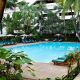位在曼谷市中心鄰近四面佛寺三分鐘路程,前身為四季飯店的Anantara Siam Bangkok Hotel,也是美國總統歐巴馬訪泰的下榻飯店。繁忙的市區,位於三樓的空中泳池卻營造出如城市綠洲的熱帶景象,為急促的城市生活帶來一絲舒壓綠意。