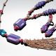 Bulgari「Intarsio」系列深受波斯、拜占庭式的美學啟發,白鑽與黑瑪瑙所拼貼出的圓、方幾何放射圖形,相當有特色。「Mvsa」系列所用的特殊寶石切割法 Takhti,其實是源自古印度的技法,圓弧造型如宮殿屋頂。