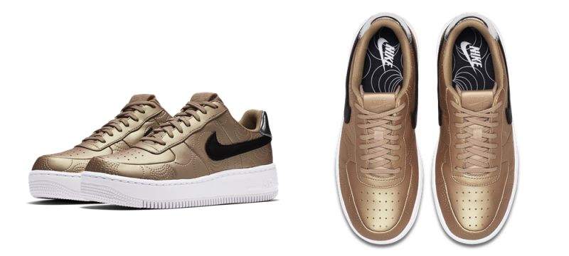 NIKE AIR FORCE 1 UPSTEP LOTC加厚的中底提供這雙經典之作新的高度,金色金屬材質象徵2008年北京的女子籃球賽場上稱霸全場的榮耀。