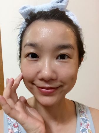 當肌膚喝飽水、不肌渴了,白天上妝也會格外服貼、不易出油喔。