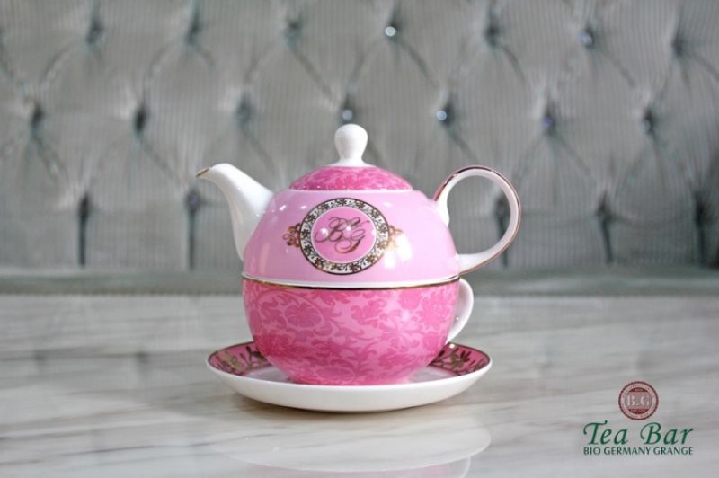 購買4瓶中瓶茶 即贈粉色B&G杯壺組