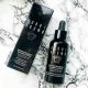 Bobbi Brown 高保濕修護精華粉底,NT2,500。以精華的概念來設計粉底,特別為一般以及乾性肌膚設計,秋冬使用也非常適合,一塗抹在臉上,就覺得質感升級,打造出來的柔霧光澤融化在肌膚裡,用量很省,中度遮瑕,霧光的膚質很美。