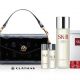 SK-II周年慶組合_亮采活膚組 【SK-II 青春露 160ml+SK-II 青春露 30ml+SK-II 亮采化粧水 30ml+SK-II R.N.A.超肌能緊緻大眼霜2.5g+SK-II 青春敷面膜 1片+日本CLATHAS經典山茶花派對手拿包(台灣限定)】特價 $4,032