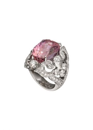 Atalante戒指,鉑金,27.59克拉padparadscha藍寶石,Van Cleef & Arpels