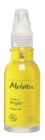 Melvita 摩洛哥堅果油蘊藏豐富獨特脂肪酸營養,具有絕佳的水合保濕功效,能增加肌膚彈性,幫助肌膚保持油水平衡的健康狀態,強化修護皮脂屏障,提升膚質彈性與柔軟緊實。美容健康總監 忻潔旅行中的我習慣準備一瓶油類保養,最好它的質地輕盈好吸收,而且可以從頭到腳使用,而我對 Melvita 摩洛哥堅果油的依賴,已到了如戀人般的關係,我甚至會在沐浴前後都使用,沐浴前先按摩軟化潤澤角質,再以浴品沖淨,壓乾水分後再上一層按摩。臉部保養時我也會特別壓一滴在按摩品、面膜或乳霜中,我也喜歡在潤髮乳中加1~2滴來潤澤髮絲,一趟旅程用掉半罐是常有的事。