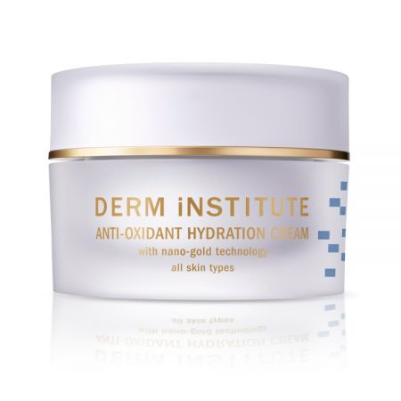 Drem Institute SOS!抗氧保濕彈力霜可幫助肌膚提升潤澤彈力更水嫩,強化肌膚鎖水、補水、造水能力,內外兼顧幫你找回肌膚的輕盈彈力。美妝達人 Ruby因為我的工作常常出外景拍照,所以肌膚容易變得乾燥敏感,這時候我就會拿 Drem Institute SOS!抗氧保濕彈力霜作為我的基礎保濕品,然後它也可以當作按摩霜、還可以薄薄擦上一層當晚安面膜使用!它非常的潤澤保濕,我另外的 Tips 是,如果今天去比較乾燥的地方,我就會調一些在粉底,增添粉底的滋潤度,也讓妝感看起來更自然服貼喔。