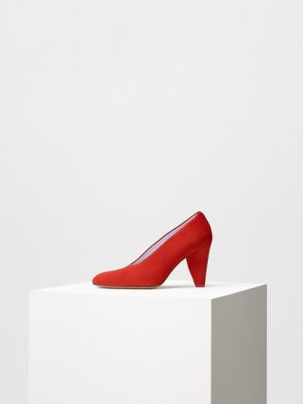 PETAL HEEL 艷紅小山羊麂皮高跟鞋 $30,500