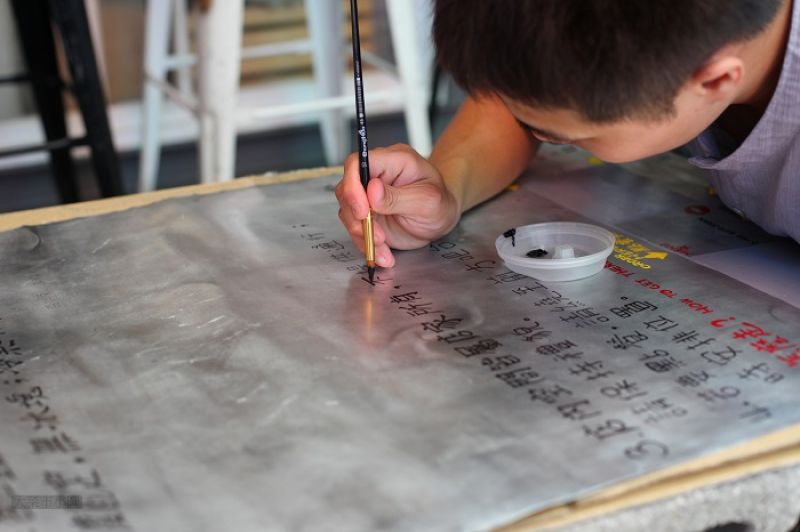 手寫的告示,拉近了職人與顧客心與心的距離,這也是這裡店家的可愛之處。