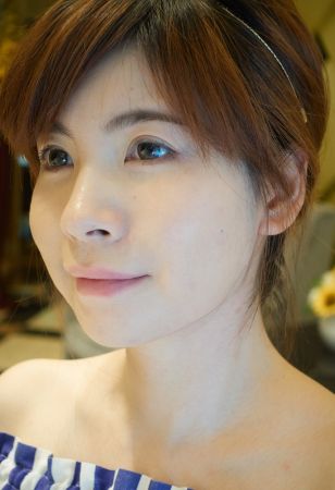 一整天在外奔波的color終於回到家,上妝早就超過10小時,眼妝也開始脫落,唇妝更是早在不知哪一餐就消失,但完美無瑕的就是我最在意的底妝!