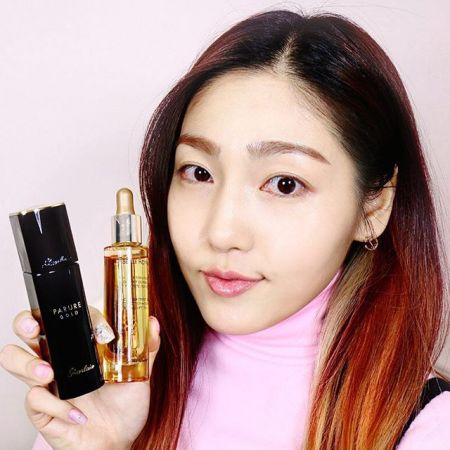 網友在自己的Instagram秀出使用嬌蘭24K純金光粉底液與平衡油的美照。Instagram帳號:dillylook