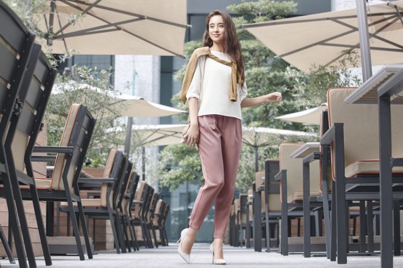 都會摩登_UNIQLO女裝垂墜風束口褲 售價NT$990