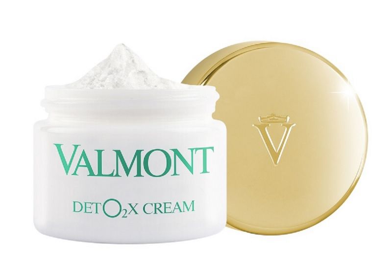 瑞士頂級保養品牌VALMONT 2016年度重點新品「肌密防禦氣墊霜 」45ml / NT$7,300
