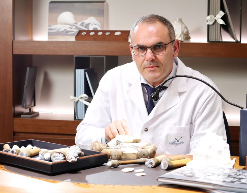 Breguet 寶璣御用全球首席貝殼浮雕工藝大師 Fabio Ottaviano