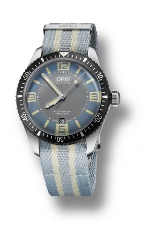 Divers Sixty-Five 腕錶,精鋼材質錶殼,尼龍帆布錶帶,Oris。