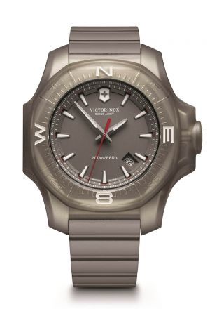 I.N.O.X. 系列腕錶,鈦合金錶殼,Victorinox。